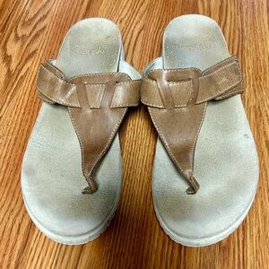 Dansko Cece Sand Burnished Calf Thong Sandals Women’s 40 EU/ 9.5-10 US